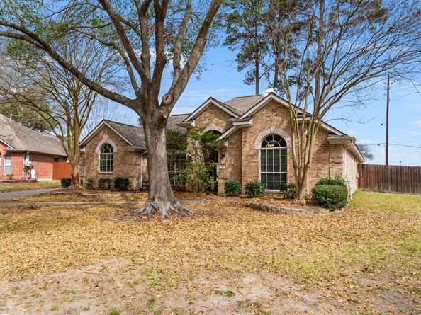 1302 Pine Trail, Tomball TX 77375