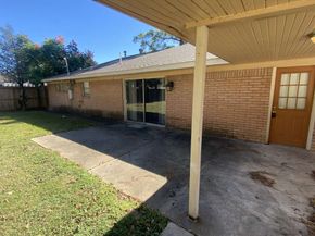 5566 Beechnut Street, Houston TX 77096