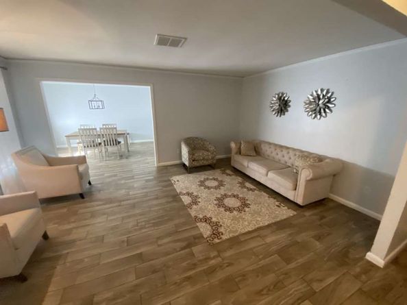 5566 Beechnut Street, Houston TX 77096