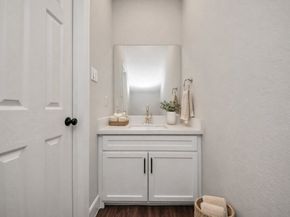 6910 J W Peavy Drive, Houston TX 77011