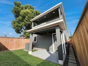 6910 J W Peavy Drive, Houston TX 77011