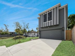 6910 J W Peavy Drive, Houston TX 77011