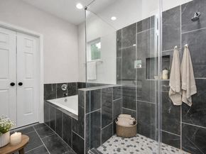 6910 J W Peavy Drive, Houston TX 77011