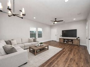 6910 J W Peavy Drive, Houston TX 77011