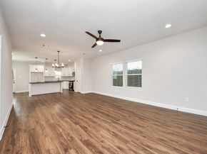 6910 J W Peavy Drive, Houston TX 77011