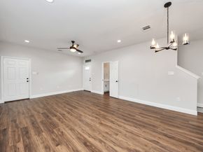 6910 J W Peavy Drive, Houston TX 77011