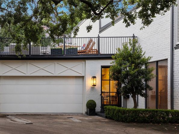 10 S Briar Hollow Lane 87, Houston TX 77027