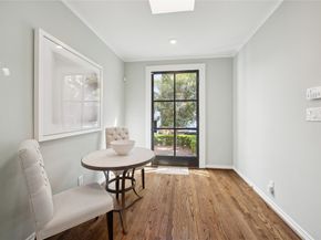10 S Briar Hollow Lane 87, Houston TX 77027