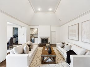 10 S Briar Hollow Lane 87, Houston TX 77027