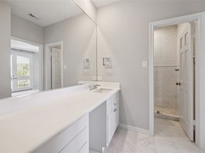 10 S Briar Hollow Lane 87, Houston TX 77027