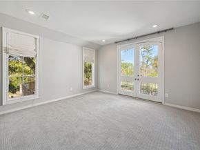 10 S Briar Hollow Lane 87, Houston TX 77027