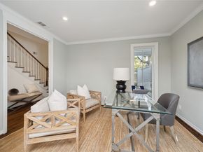10 S Briar Hollow Lane 87, Houston TX 77027