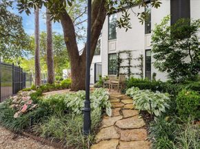10 S Briar Hollow Lane 87, Houston TX 77027