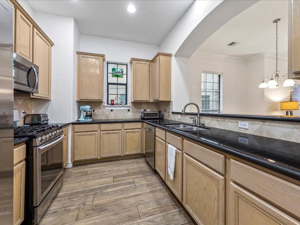 9044 Lakes At 610 Drive, Houston TX 77054
