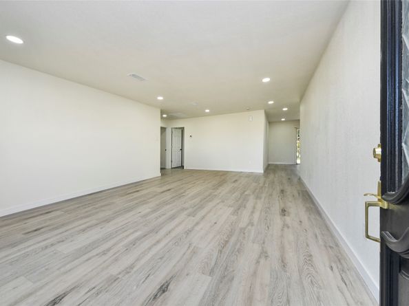 5442 Airport Boulevard, Houston TX 77048