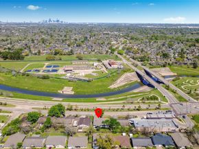 5442 Airport Boulevard, Houston TX 77048