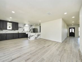 5442 Airport Boulevard, Houston TX 77048