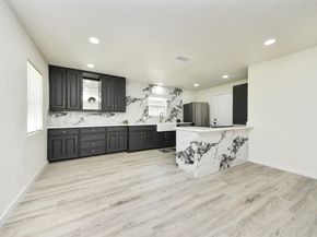 5442 Airport Boulevard, Houston TX 77048