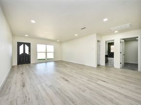 5442 Airport Boulevard, Houston TX 77048