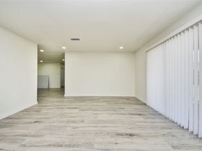5442 Airport Boulevard, Houston TX 77048
