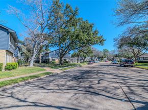 10010 Knoboak Drive 33, Houston TX 77080