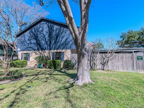 10010 Knoboak Drive 33, Houston TX 77080