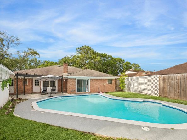 7711 Twin Hills Drive, Houston TX 77071