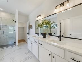 1911 Dewalt St, Houston TX 77088