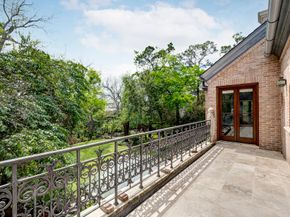 10 Waverly Court, Houston TX 77005