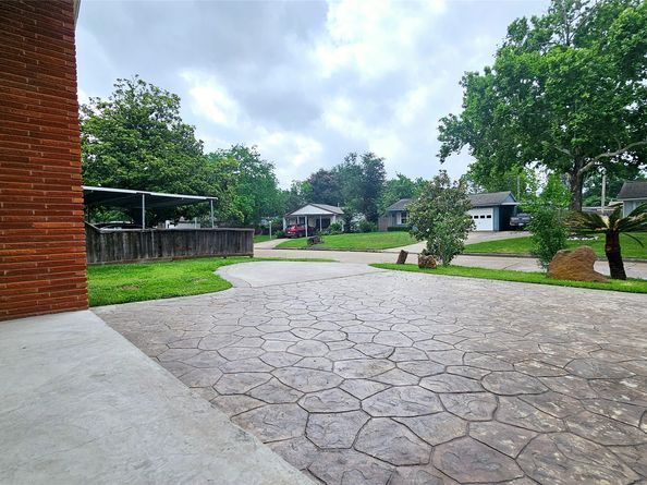 6946 Cole Creek Drive, Houston TX 77092