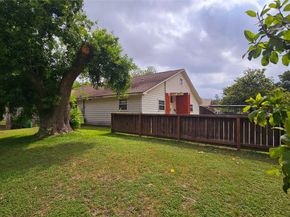 6946 Cole Creek Drive, Houston TX 77092