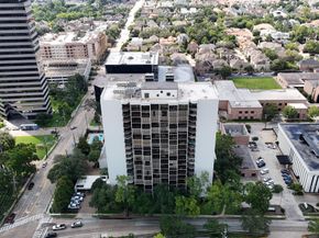 5001 Woodway Drive 705, Houston TX 77056