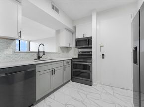 5001 Woodway Drive 705, Houston TX 77056