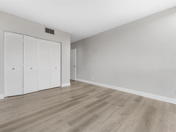 5001 Woodway Drive 705, Houston TX 77056