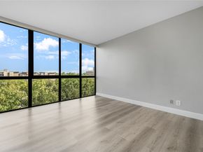 5001 Woodway Drive 705, Houston TX 77056