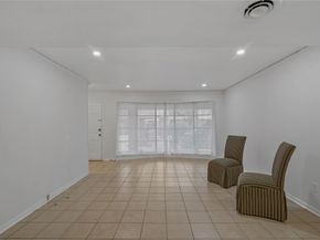 2727 Briarhurst Drive 2, Houston TX 77057