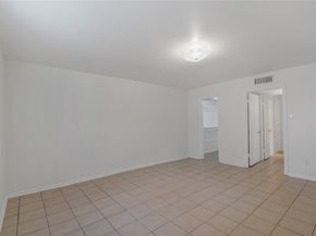 2727 Briarhurst Drive 2, Houston TX 77057