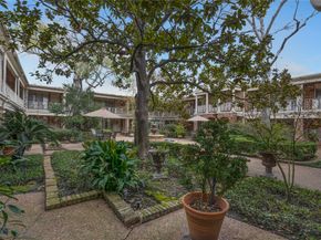 2727 Briarhurst Drive 2, Houston TX 77057