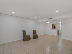 2727 Briarhurst Drive 2, Houston TX 77057