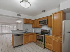 2727 Briarhurst Drive 2, Houston TX 77057