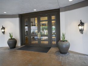 3525 Sage Road 1001, Houston TX 77056