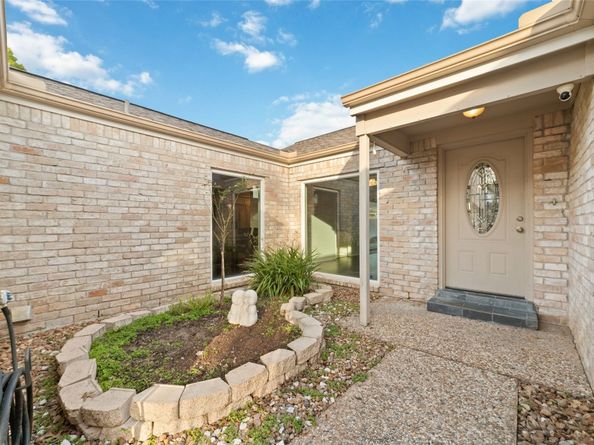 7107 Plaza Del Sol Drive, Houston TX 77083