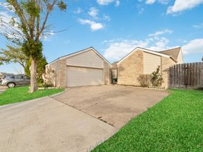 7107 Plaza Del Sol Drive, Houston TX 77083