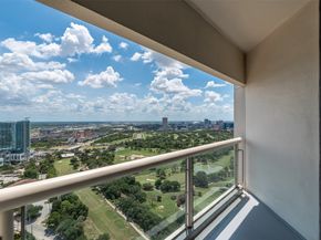 1701 Hermann Drive 34L, Houston TX 77004