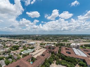 1701 Hermann Drive 34L, Houston TX 77004