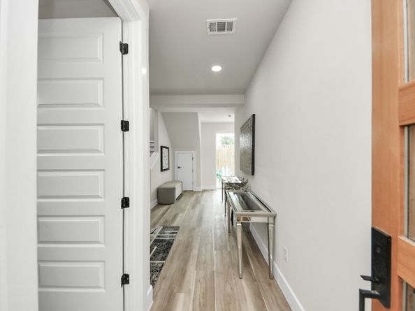 2016 Blodgett Street, Houston TX 77004