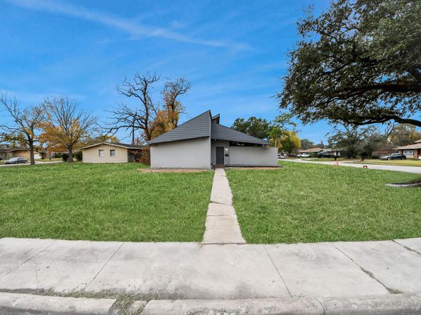 2626 Knotty Oaks Trail, Houston TX 77045