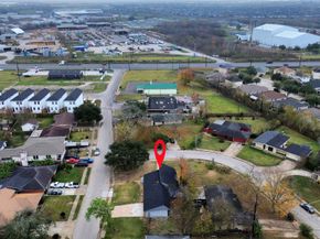 2626 Knotty Oaks Trail, Houston TX 77045