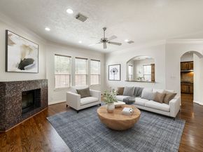 7827 Shady Villa Cove, Houston TX 77055