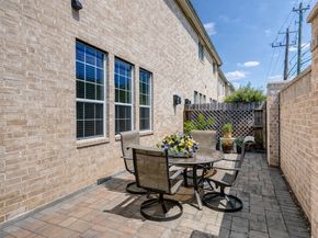 7827 Shady Villa Cove, Houston TX 77055
